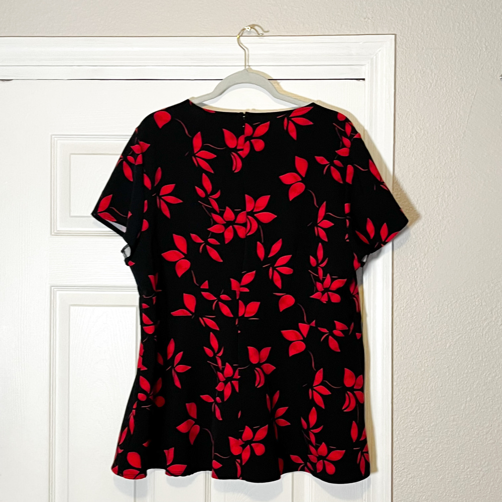 Lane Bryant Top Womens 18 Black Red Floral Tunic Blouse Stretch Short Sleeve